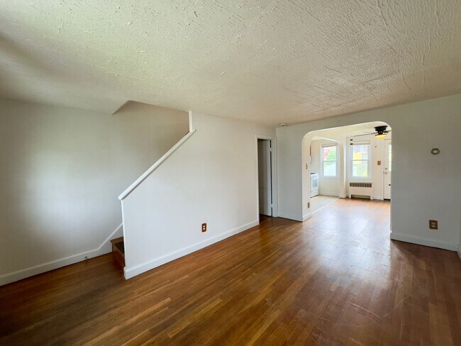 Foto del edificio - Charming 2Bed/1.5Bath in Violetville Neigh...