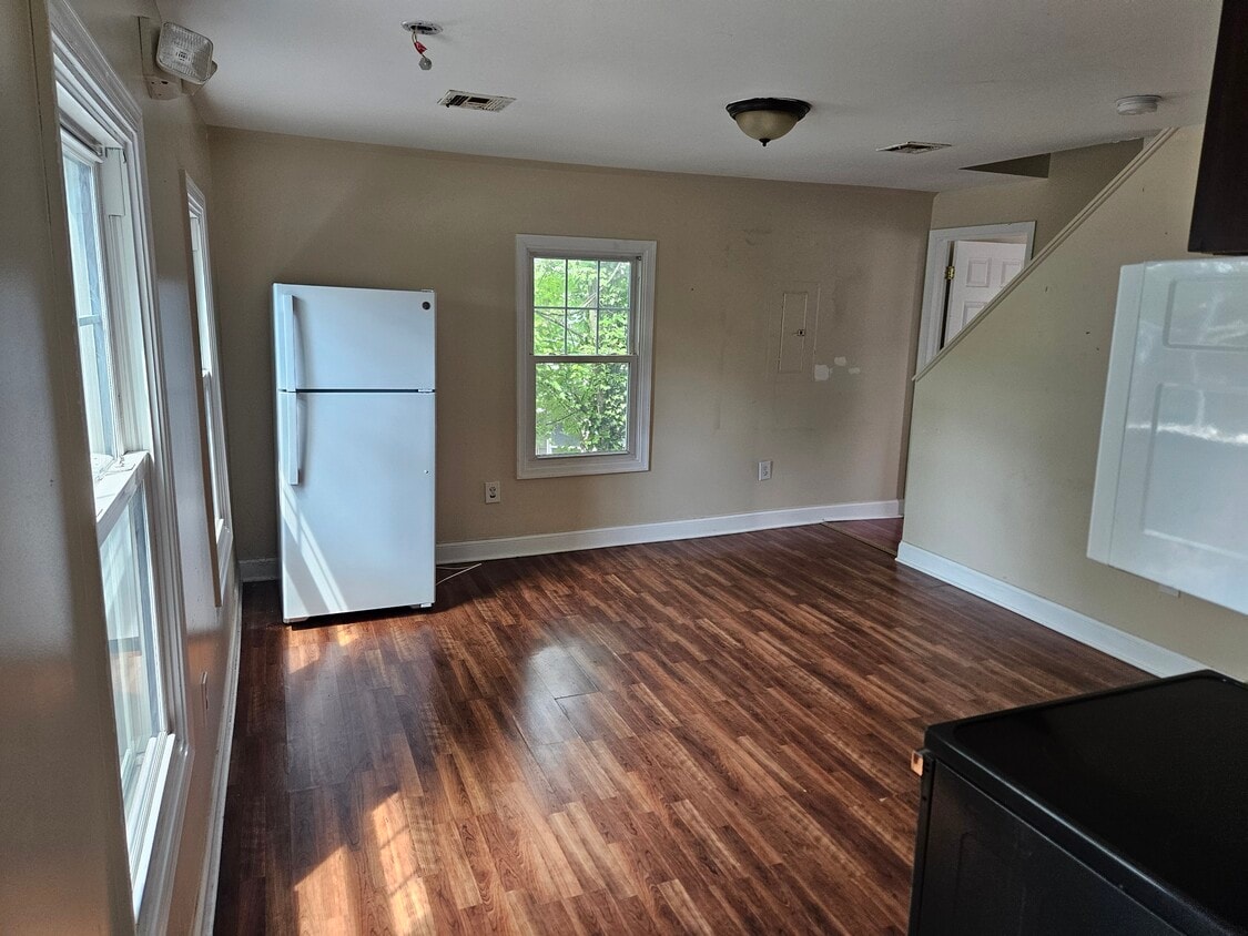 Livingroom - 211 Irvington Ave