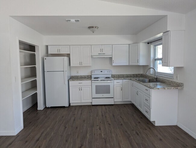 Foto del edificio - Crystal River 3/1 Duplex Available Near Wa...