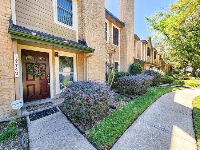 Foto del edificio - 17742 Kings Park Ln