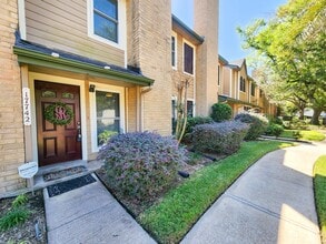 Building Photo - 17742 Kings Park Ln