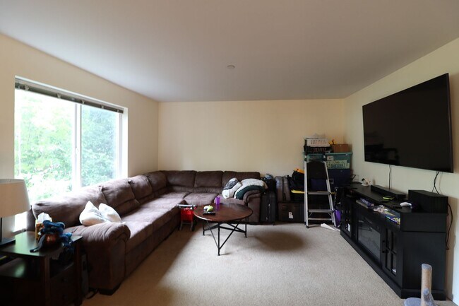 Building Photo - 2 Bed 2 Bath - Condo - W/S/G Included - Pe...