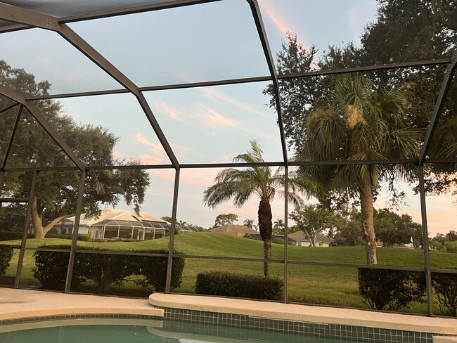 Foto del edificio - 2024 Calusa Lakes Blvd