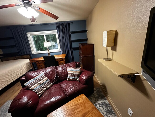 Foto del edificio - 494 Nicolas Rd