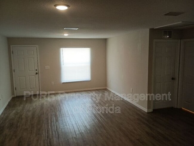 Building Photo - 9426-9428 N. Manashee Drive