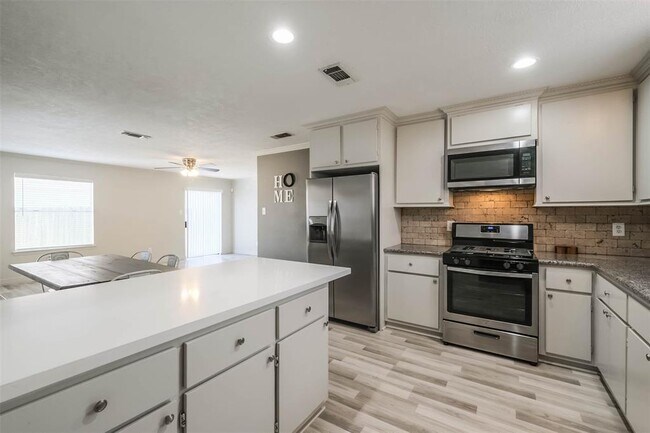 Foto del edificio - 3331 Strong Winds Dr