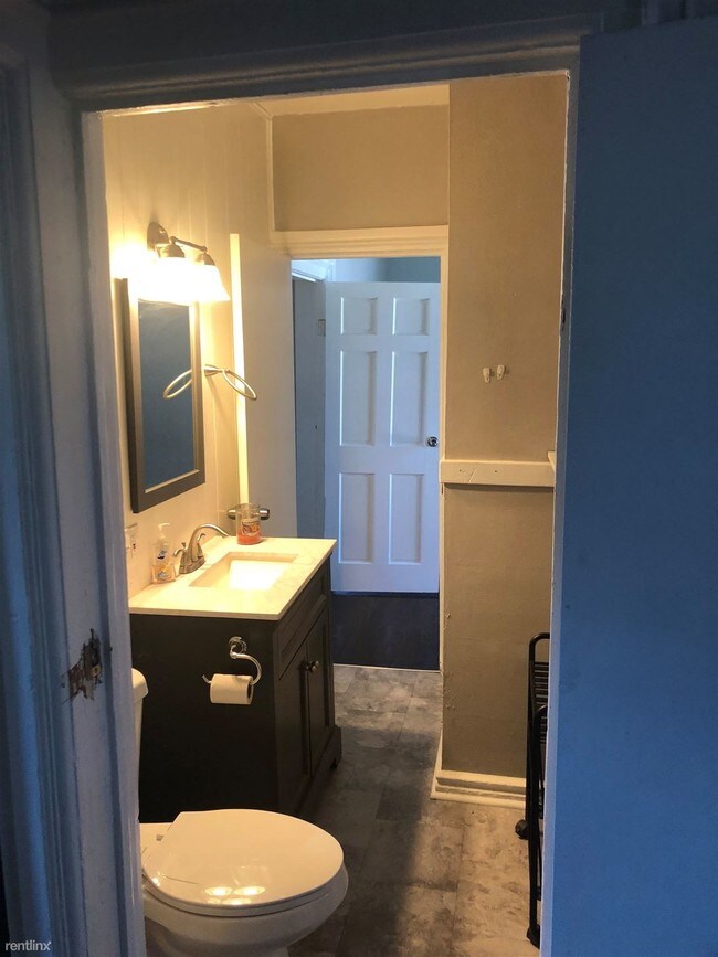 Foto del edificio - 528 Fairview Ave NE