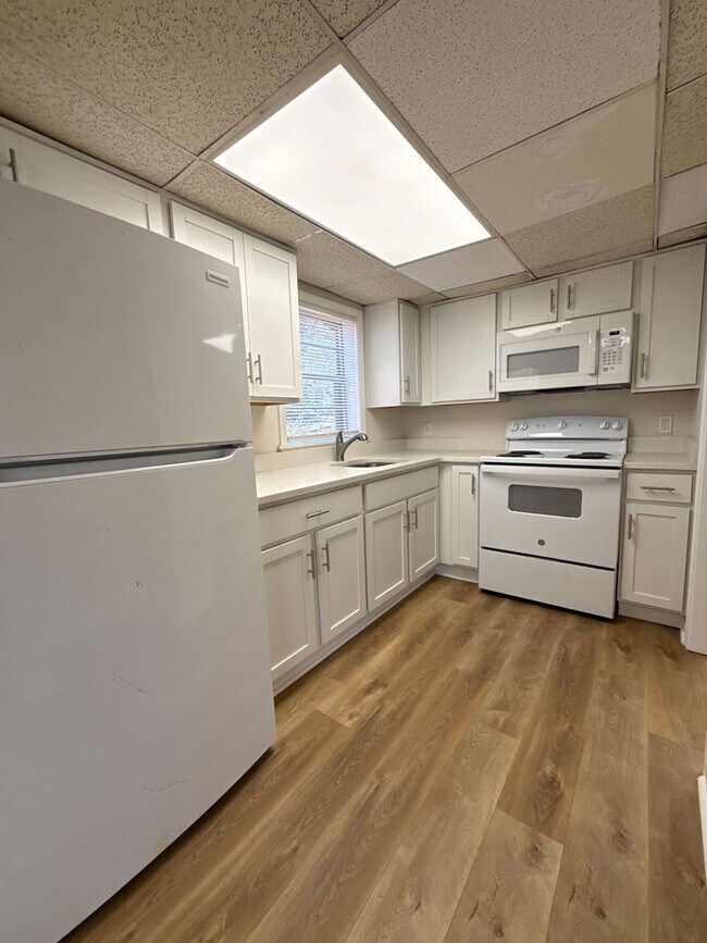 Foto del edificio - 1329 Watts Rd