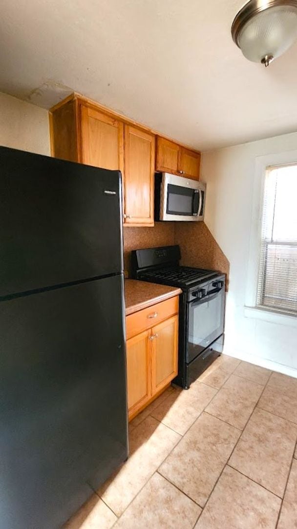 Building Photo - 2 Bed 1 Bath in the University Add Near Pa...