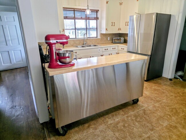 Foto del edificio - 104 Riverside Dr