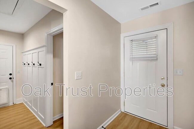 Building Photo - 8335 Weyhill Ct