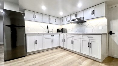 Building Photo - 2 Lytton Blvd