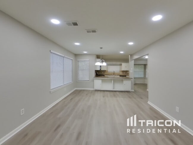 Foto del edificio - 419 Windhurst Dr
