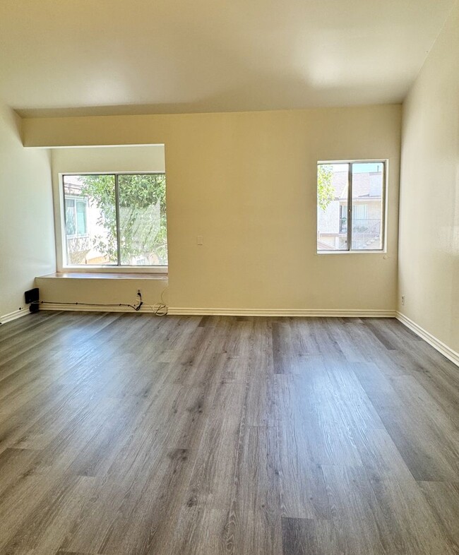 Foto del edificio - RENT SPECIAL!! $400 OFF SECOND MONTH RENT - Spacious 3 Bedroom 2 Bath Condo in Hawaiian Gardens