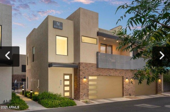 Building Photo - SPACIOUS and awesome townhome! Excellent floorplan!