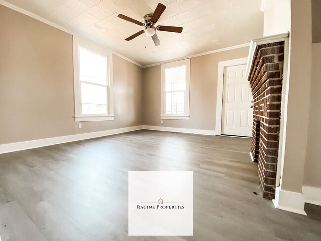 Foto del edificio - Charming Cottage Living in the Heart of Clinton