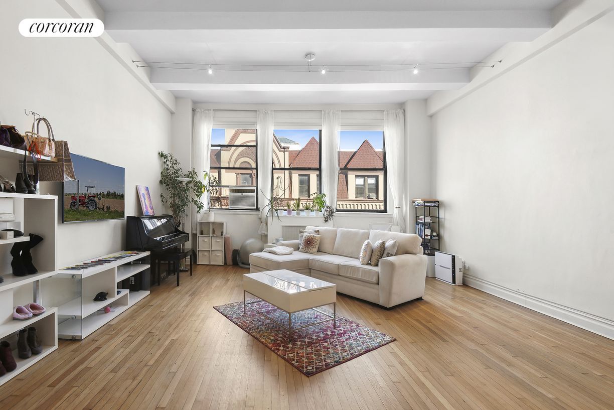 Primary Photo - 54 W 74th St