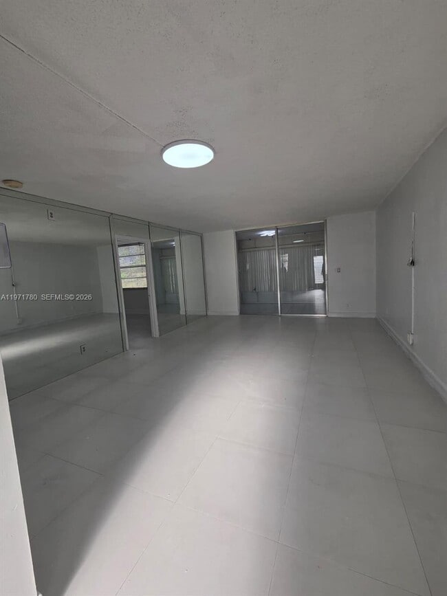 Building Photo - 1020 NW 80th Ave