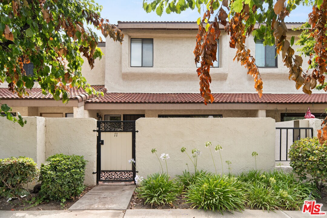 Primary Photo - 6021 Lindley Ave