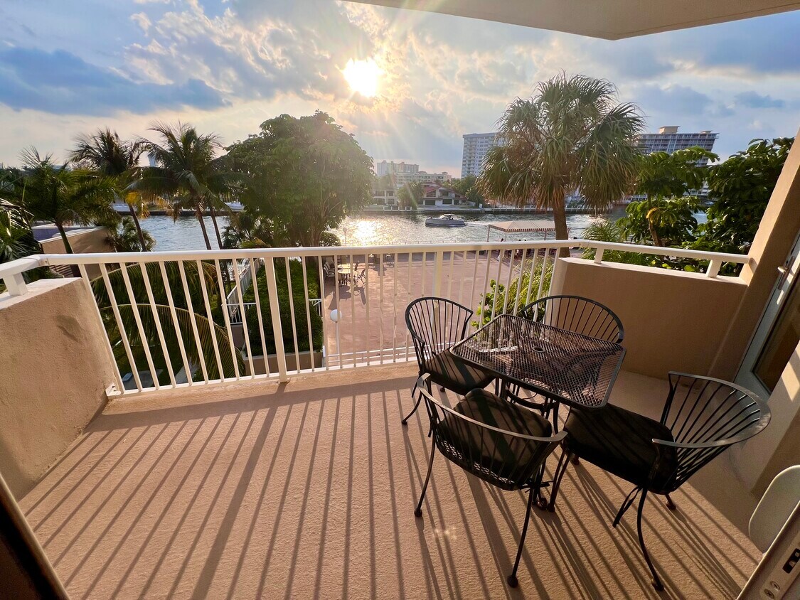 Foto principal - 1965 S Ocean Dr
