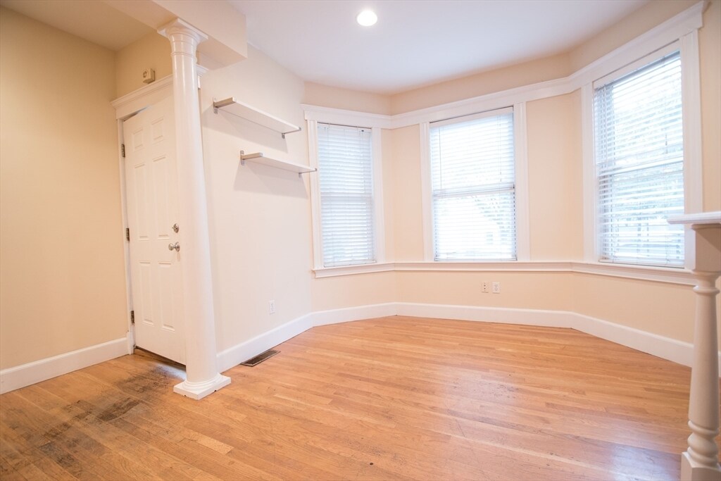 Foto principal - 288 Western Ave