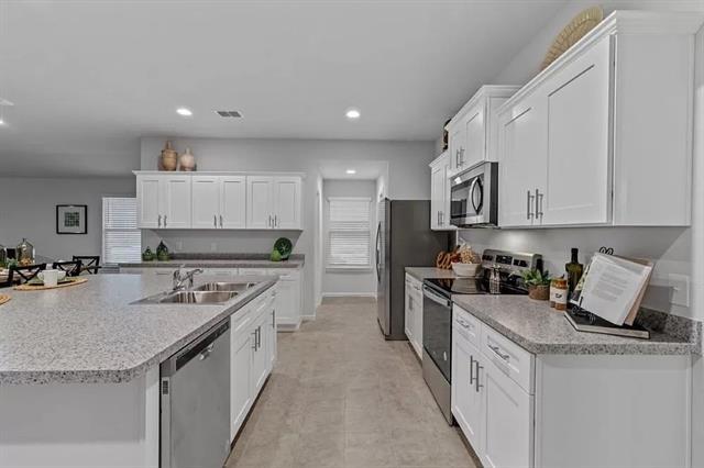 Foto del edificio - 404 Beekeeper Dr