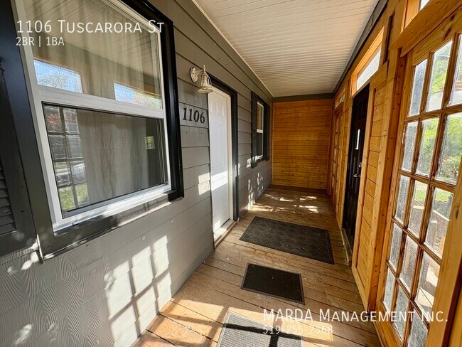 Photo du bâtiment - CHARMING 2 BED/1 BATH BUNGALOW + UTILITIES! 1 MONTH FREE RENT!!