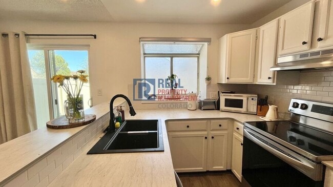 Foto del edificio - 9701 W Chatfield Ave