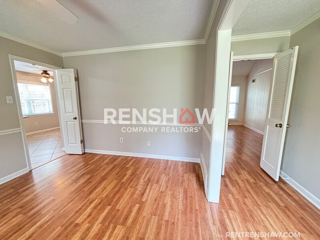 Building Photo - 8462 River Glen Dr