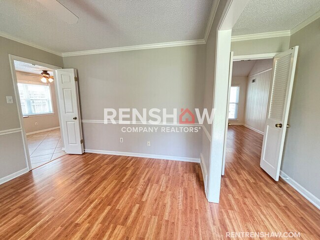 Foto del edificio - 8462 River Glen Dr