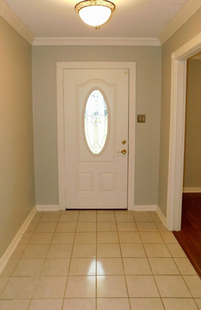 Foto del edificio - 6026 Springbrook Dr