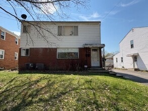 Building Photo - 1726-1726 Tanglewood Dr
