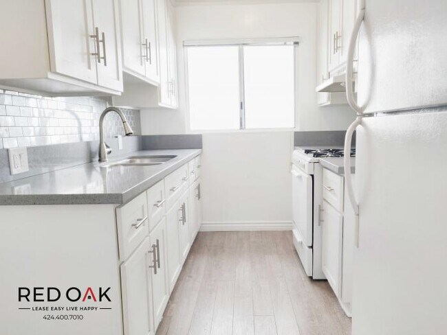 Building Photo - 1 bedroom in Los Angeles CA 90028