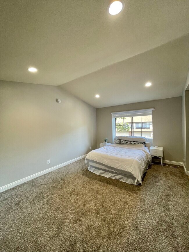 553 W Puente St Unit 2, Covina, CA 91722 Condo for Rent in Covina, CA