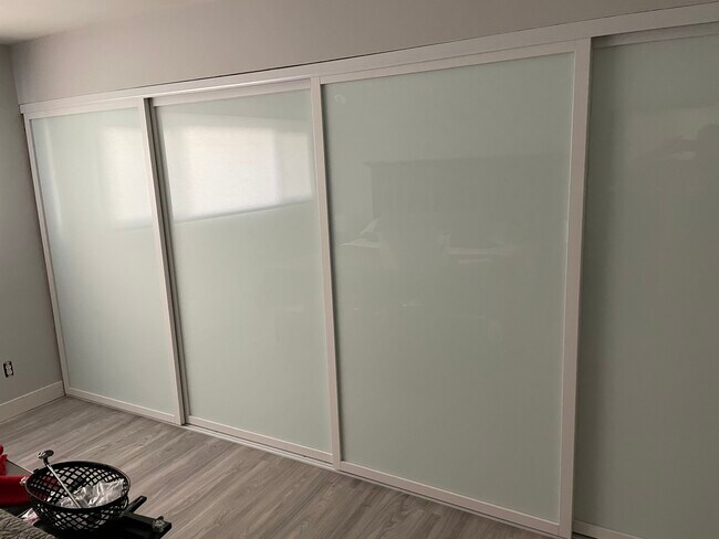 Foto del edificio - 6728 Hillpark Dr