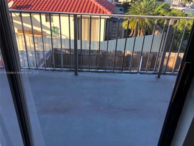 Building Photo - 1701 San Remo Cir