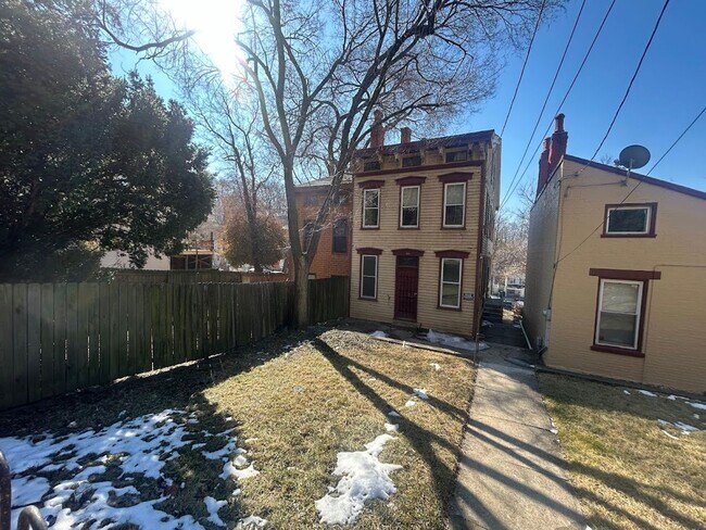 Building Photo - 111 Gage St