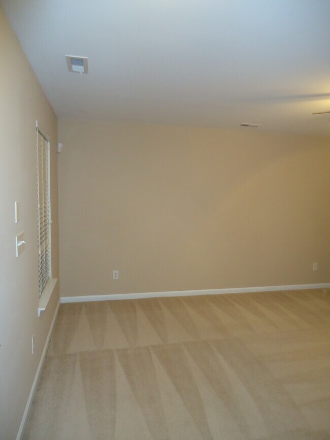 Building Photo - 1114 Savin Lndg