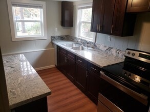 Building Photo - 3217 Pinewood Ave