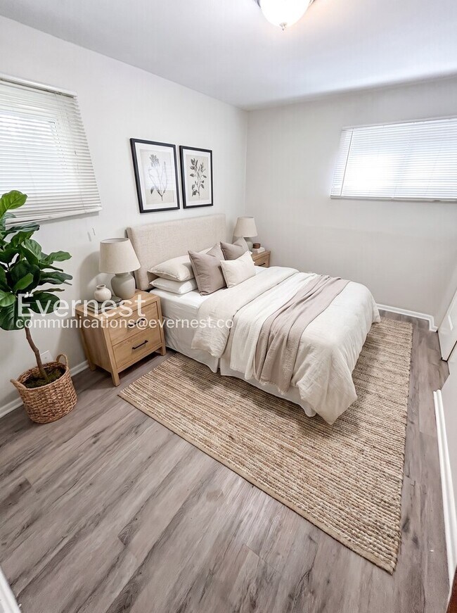 Foto del edificio - 7826 Blandford Dr