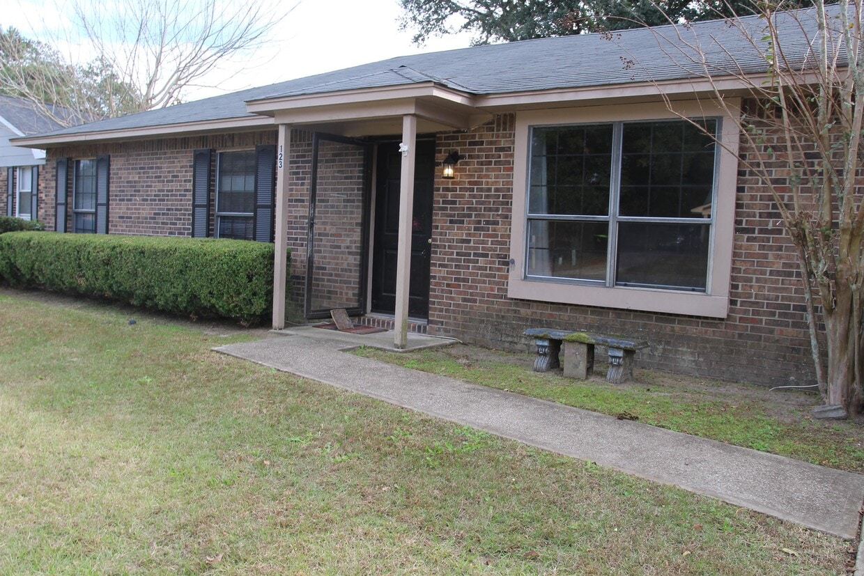 123 Stewart Ct, Leesburg, GA 31763 House for Rent in Leesburg, GA