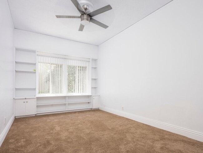 Building Photo - 227 S Gale Dr