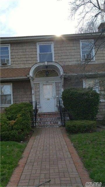 Building Photo - 124 Jerusalem Ave