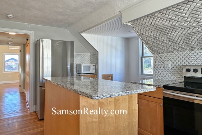 Building Photo - 842 Oaklawn Ave