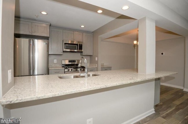 Foto del edificio - 2 br, 2 bath Condo - 46622 Drysdale Ter # 301