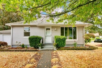 Building Photo - 9640 Bridgeport Way SW