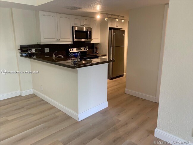 Foto del edificio - 10781 Cleary Blvd