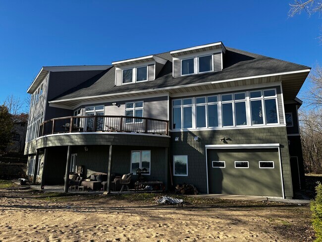 Foto del edificio - 5760 Oakview Ln N