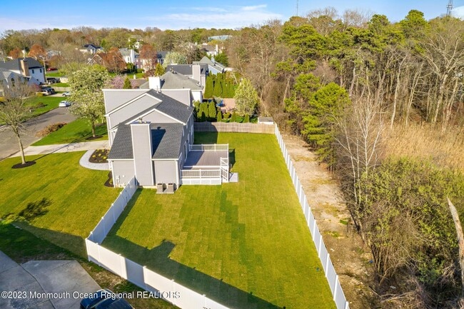 Building Photo - 25 Delta Dr