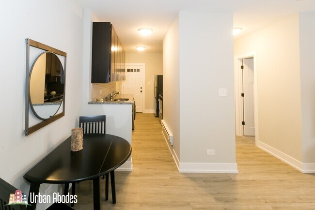Foto del edificio - 703 W Brompton Ave